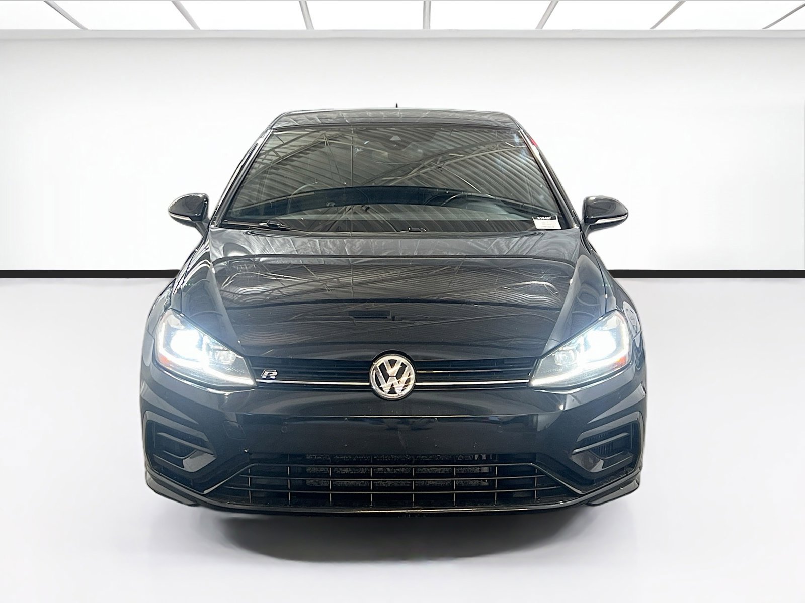 Used 2018 Volkswagen Golf R 4-Door AWD/4WD image 2