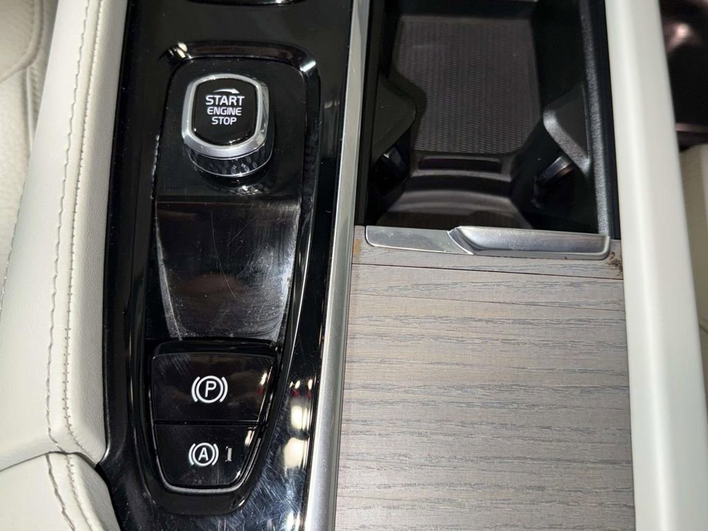 Used 2024 Volvo XC90 B6 Plus image 23