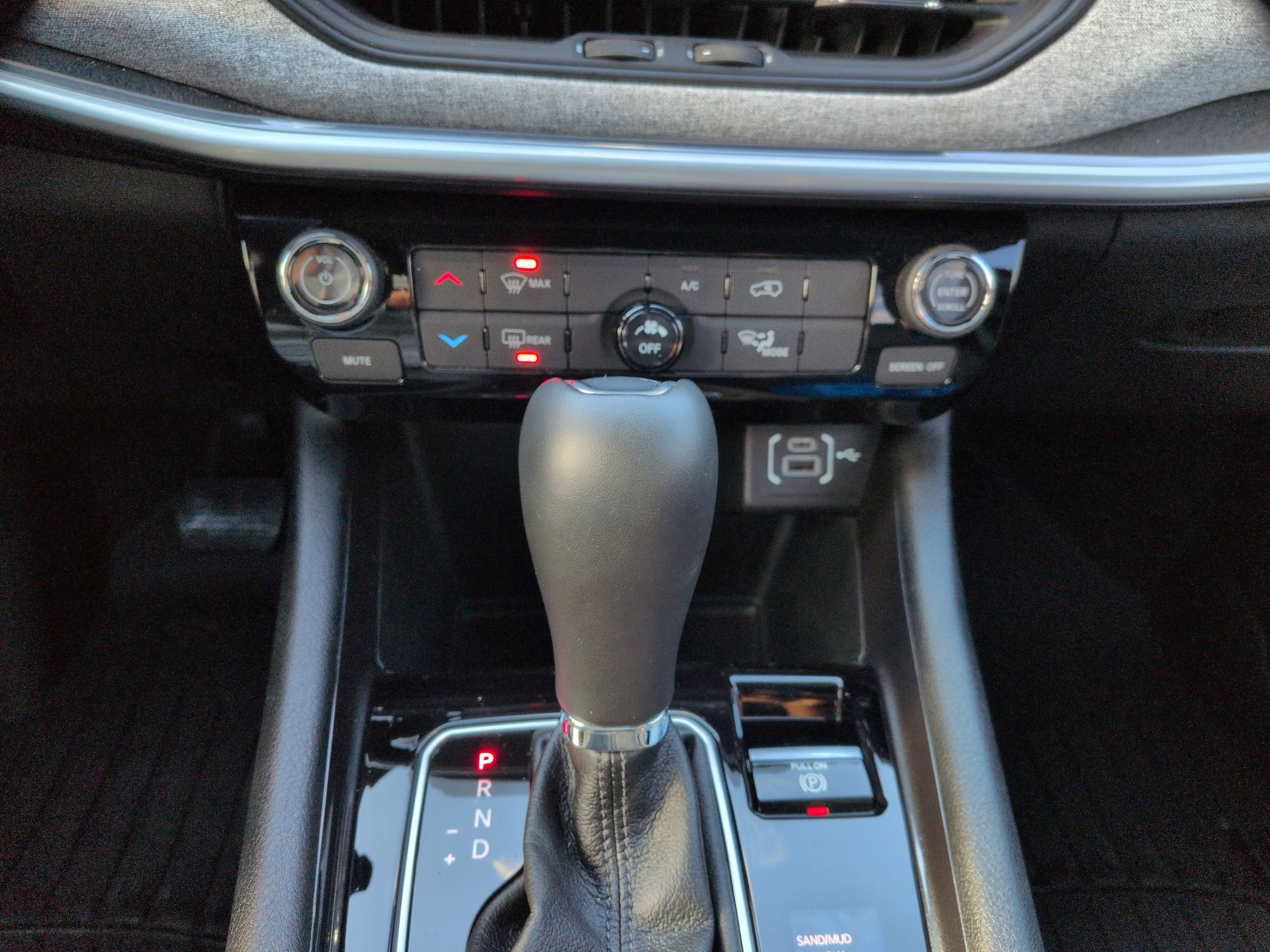 Used 2024 Jeep Compass Latitude image 13