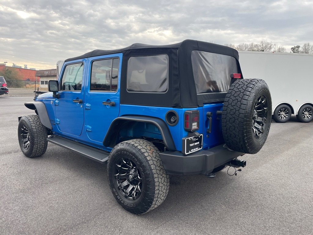 Used 2015 Jeep Wrangler Unlimited Rubicon w/ Connectivity Group image 4