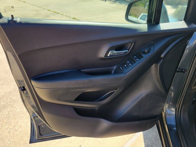 Used 2016 Chevrolet Trax LT w/ LT Convenience Package image 23