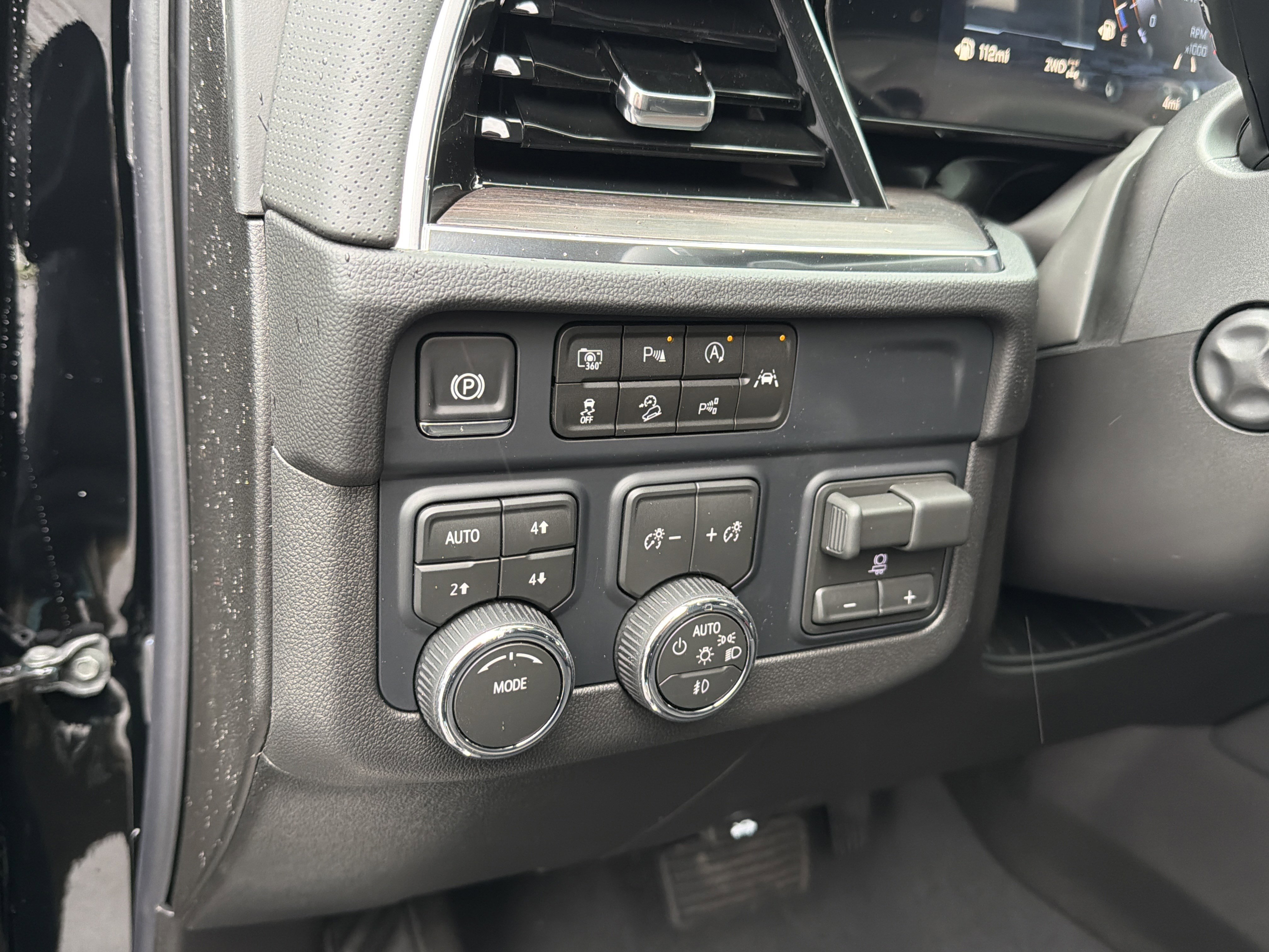 New 2026 Chevrolet Suburban Premier image 16