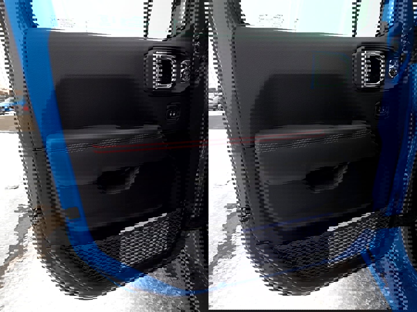 New 2026 Jeep Wrangler Unlimited Rubicon w/ Xtreme 35 Tire Package AWD/4WD image 15