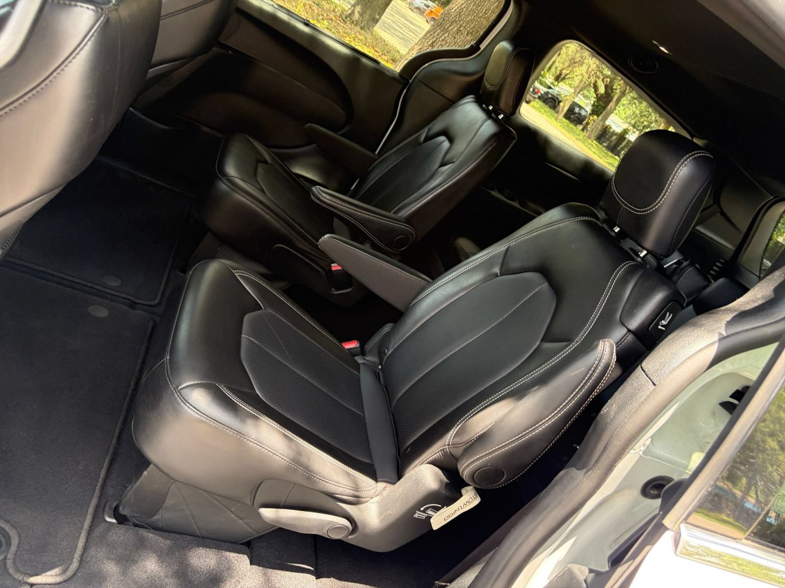 Used 2025 Chrysler Pacifica Select FWD image 27