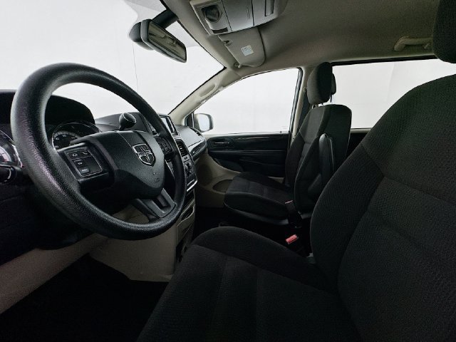 Used 2018 Dodge Grand Caravan SE w/ UConnect Hands-Free Group FWD image 17