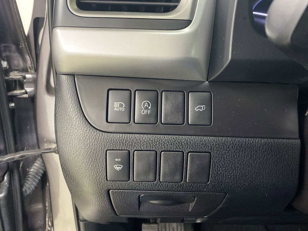 Used 2019 Toyota Highlander XLE FWD image 24