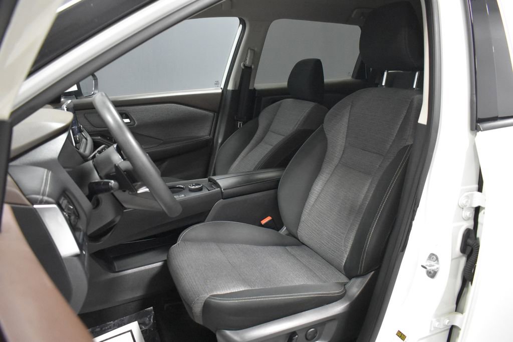 Used 2021 Nissan Rogue SV image 5