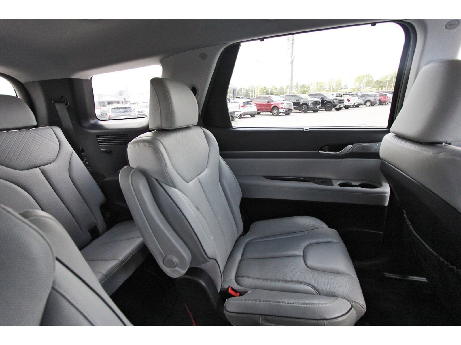 Used 2024 Hyundai Palisade SEL w/ Premium Package image 13