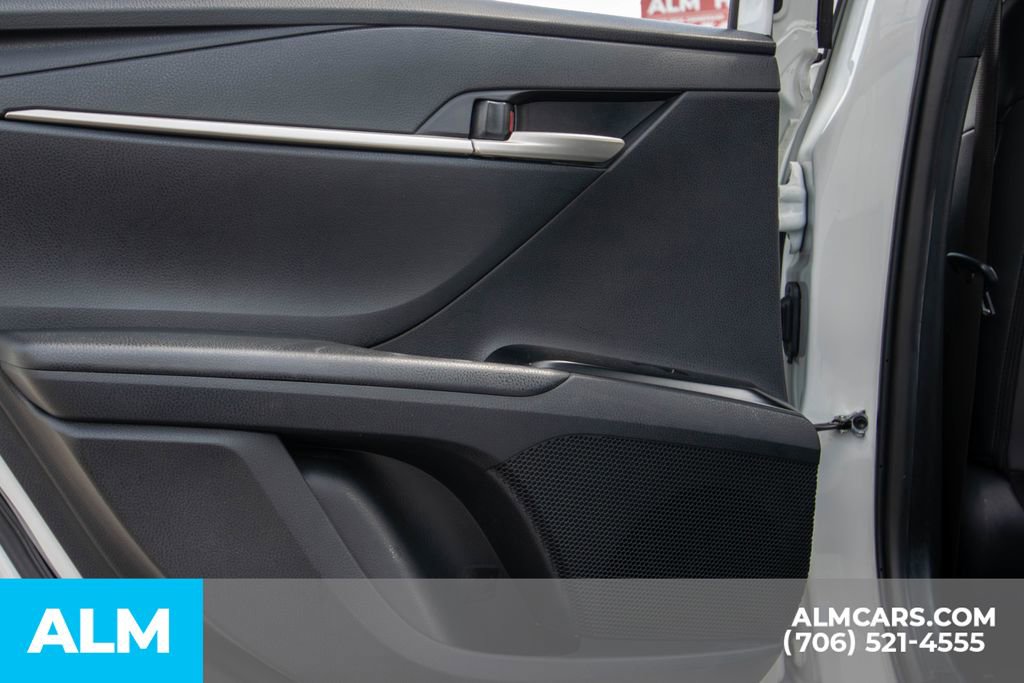 Used 2025 Toyota Camry SE image 30