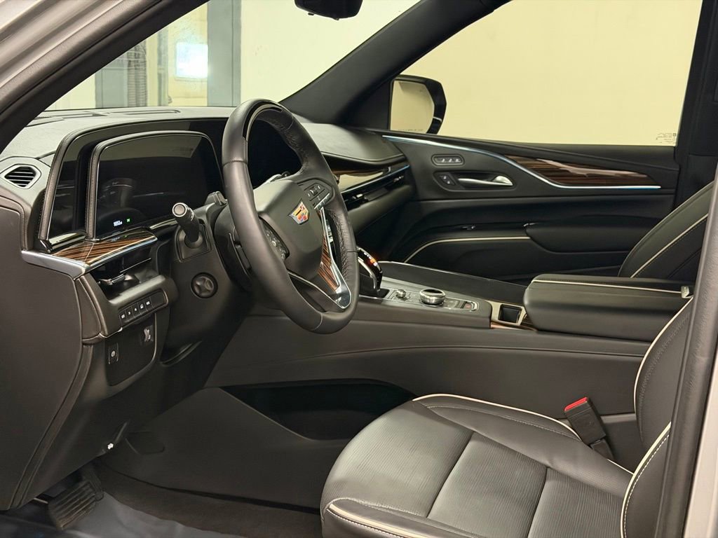Used 2024 Cadillac Escalade ESV Premium Luxury image 32