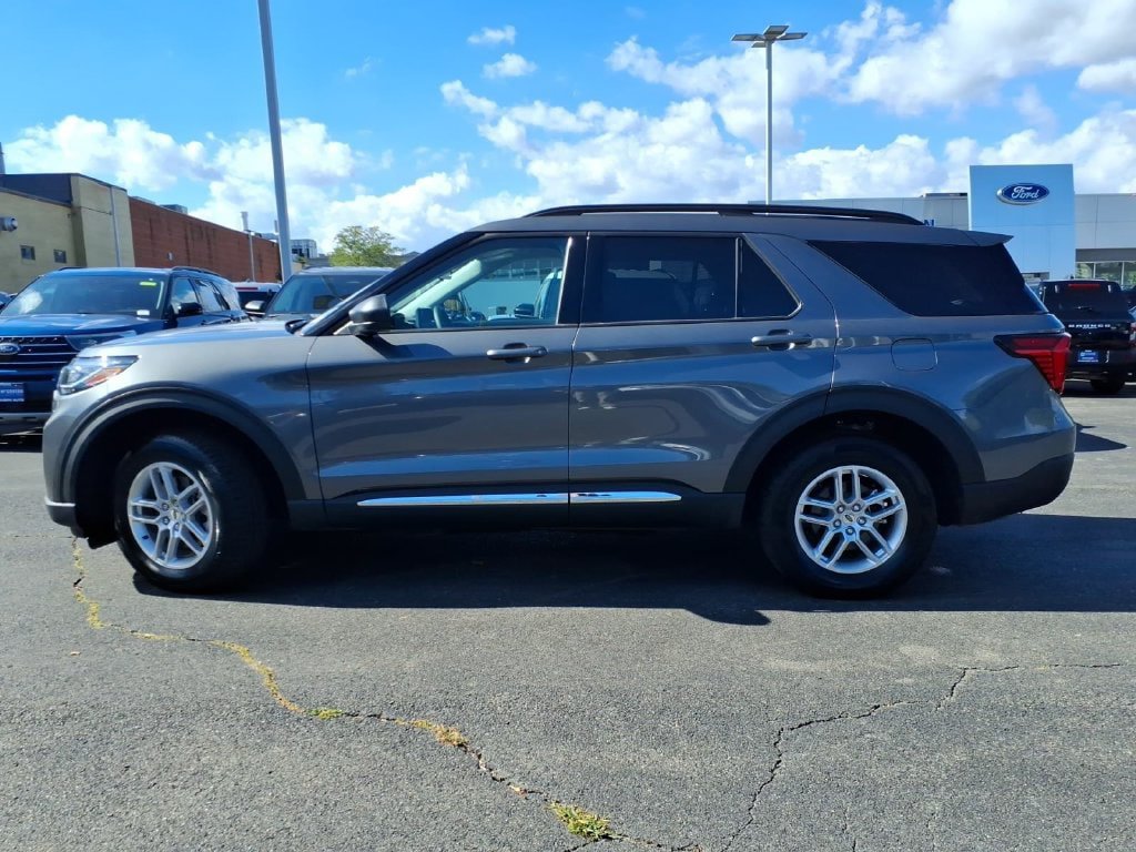 Used 2025 Ford Explorer Active AWD/4WD image 9
