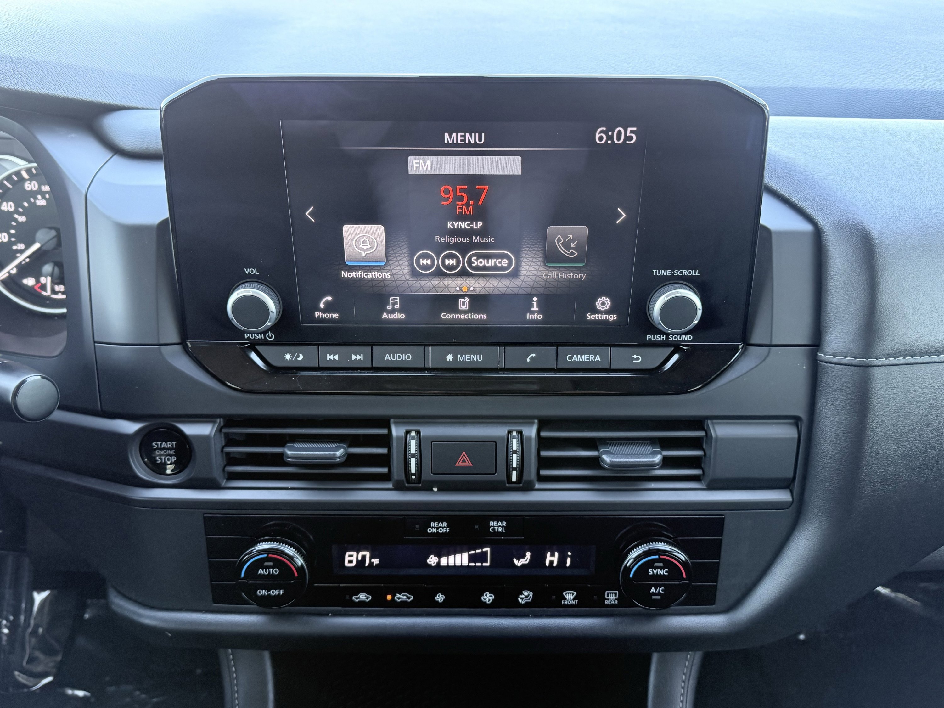 Used 2025 Nissan Pathfinder S image 57