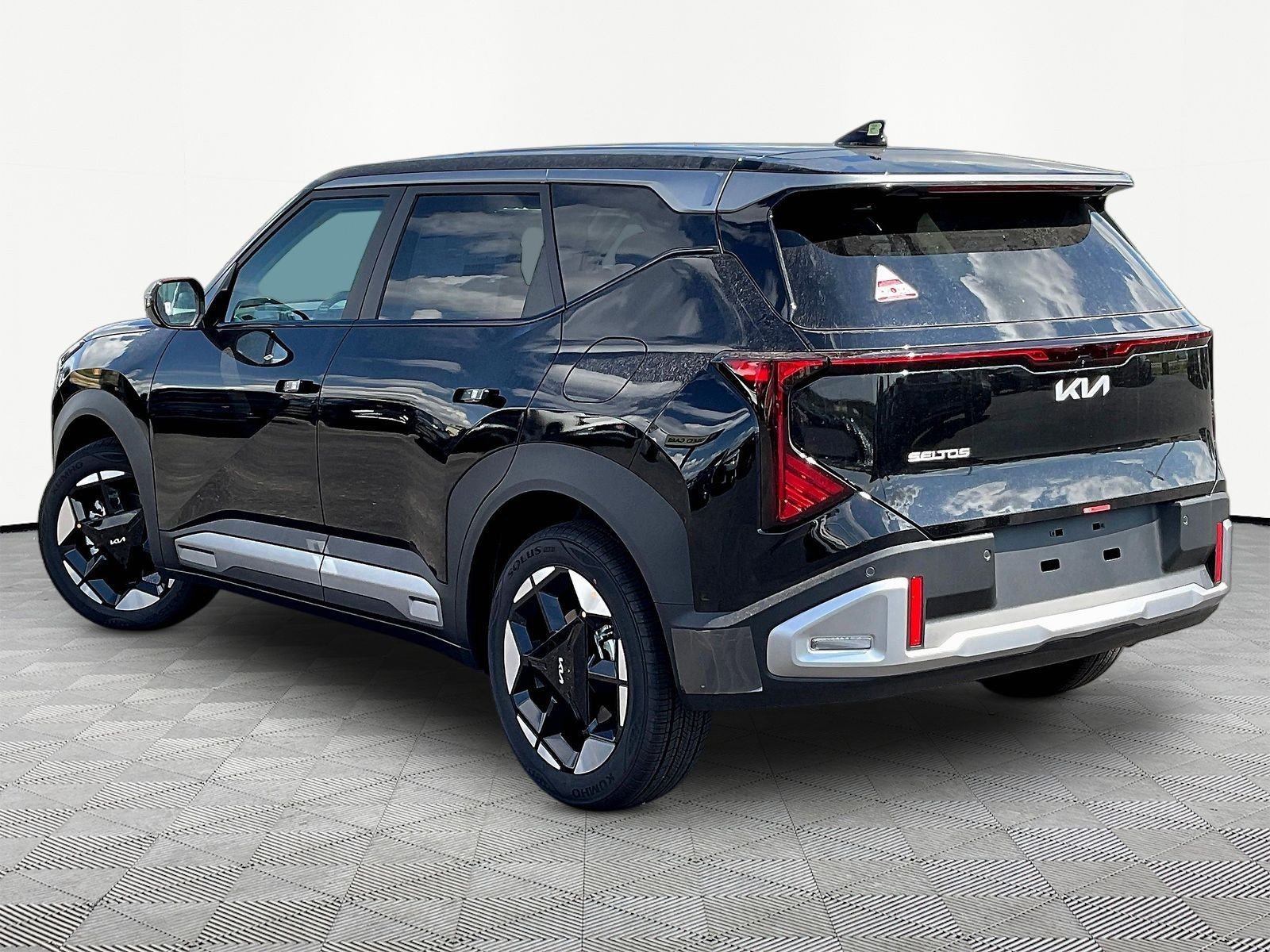 New 2027 Kia Seltos S FWD image 4