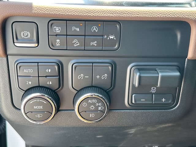 Used 2025 Chevrolet Tahoe High Country AWD/4WD image 26