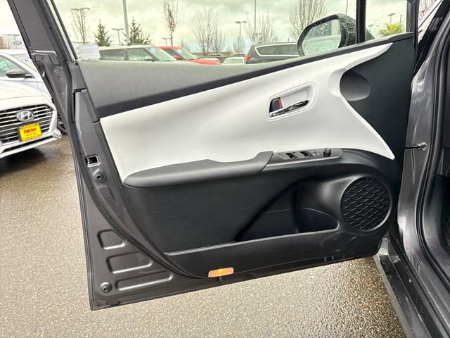 Used 2020 Toyota Prius LE image 17