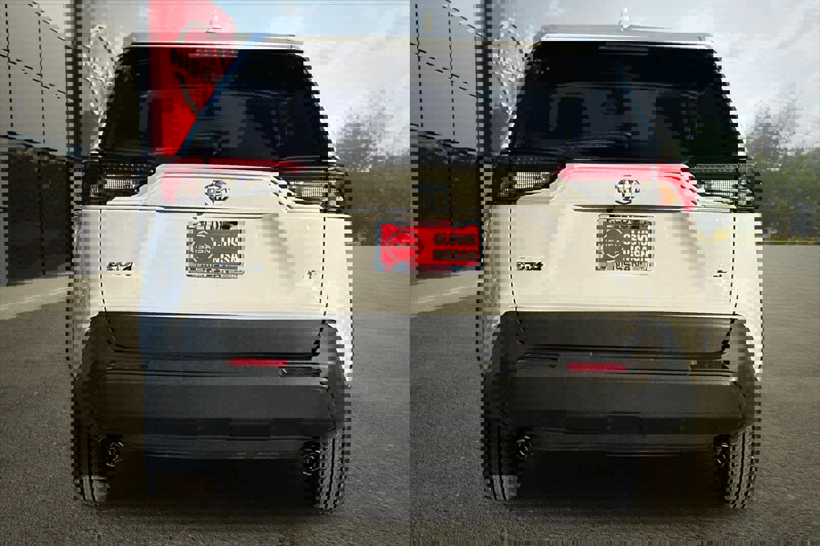 Used 2022 Toyota RAV4 LE image 8