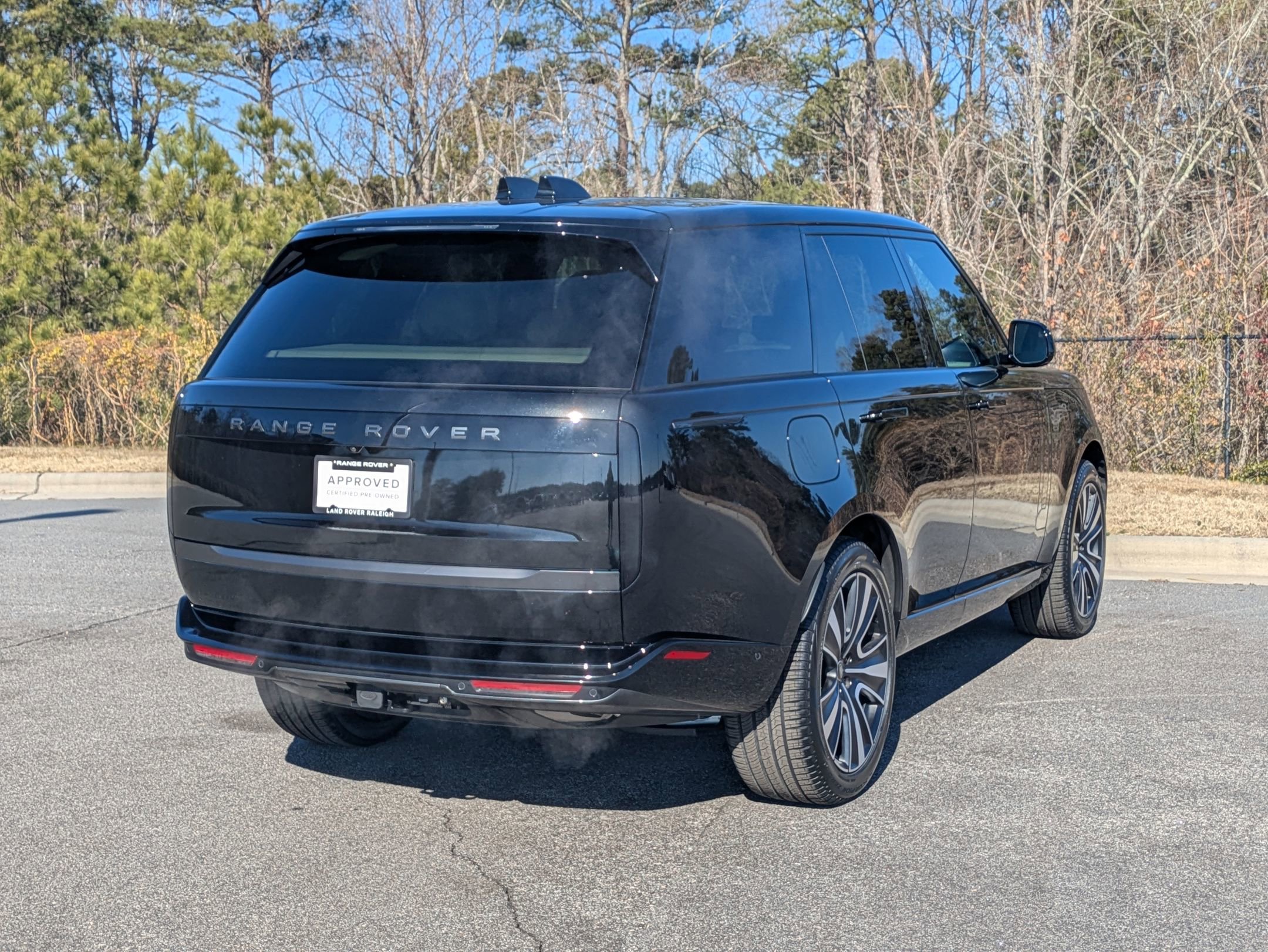 Certified 2025 Land Rover Range Rover SE image 5