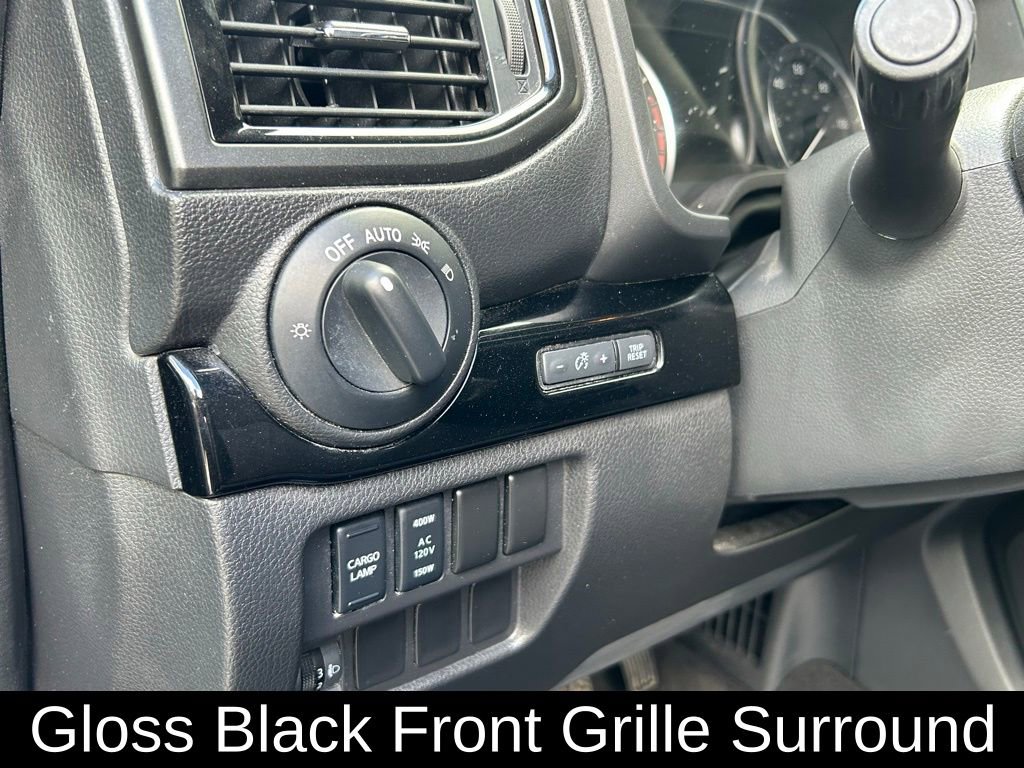 Used 2023 Nissan Titan SV w/ SV Convenience Package image 18