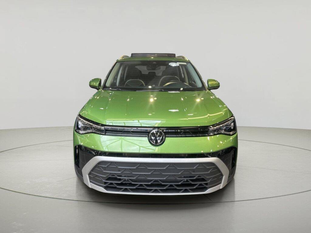 New 2026 Volkswagen Taos SE AWD/4WD image 2