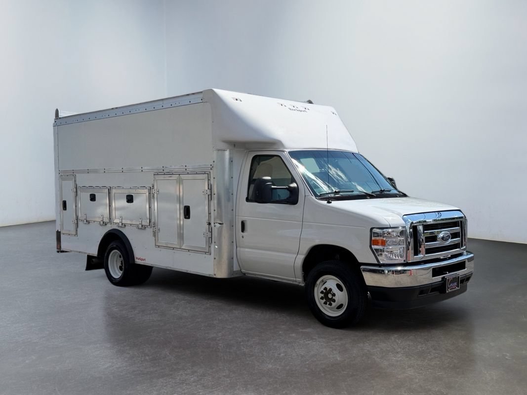 Used 2024 Ford E-450 and Econoline 450 Super Duty w/ Power Windows & Locks Group RWD image 2