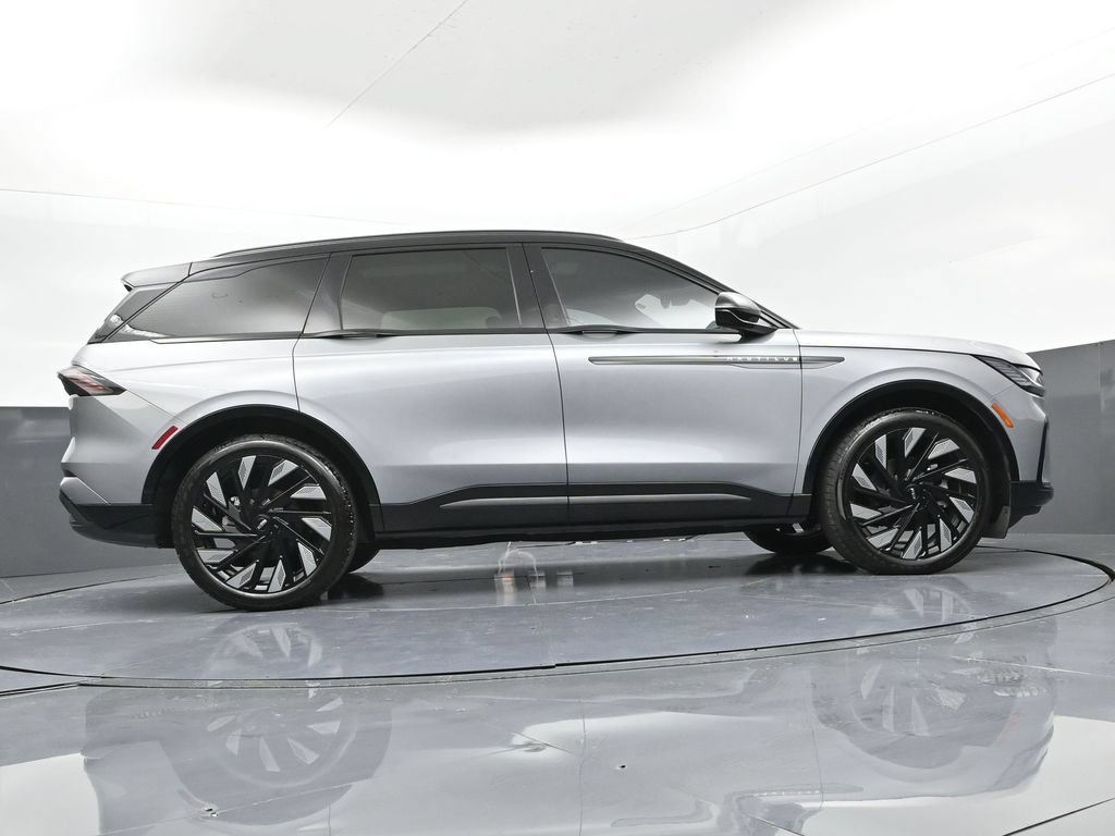 Used 2025 Lincoln Nautilus Reserve AWD/4WD image 42