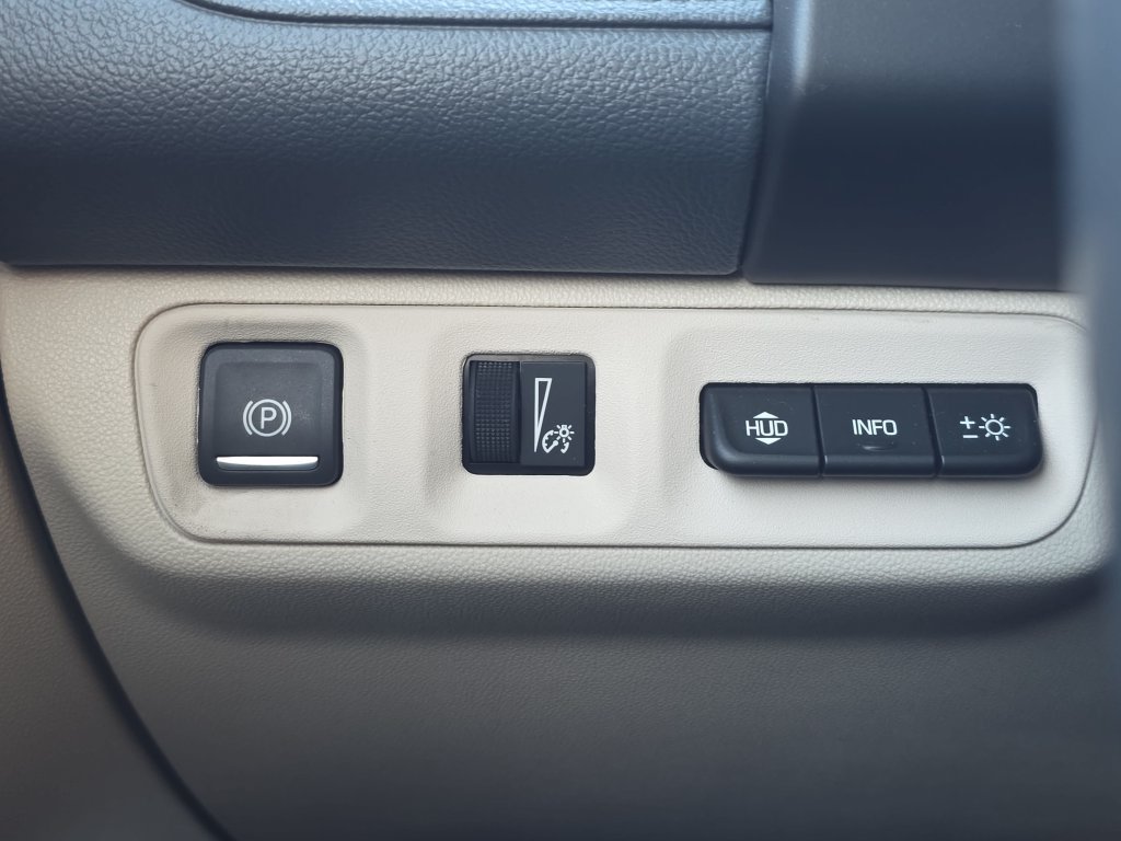 Used 2021 GMC Acadia Denali w/ Denali Technology Package FWD image 33