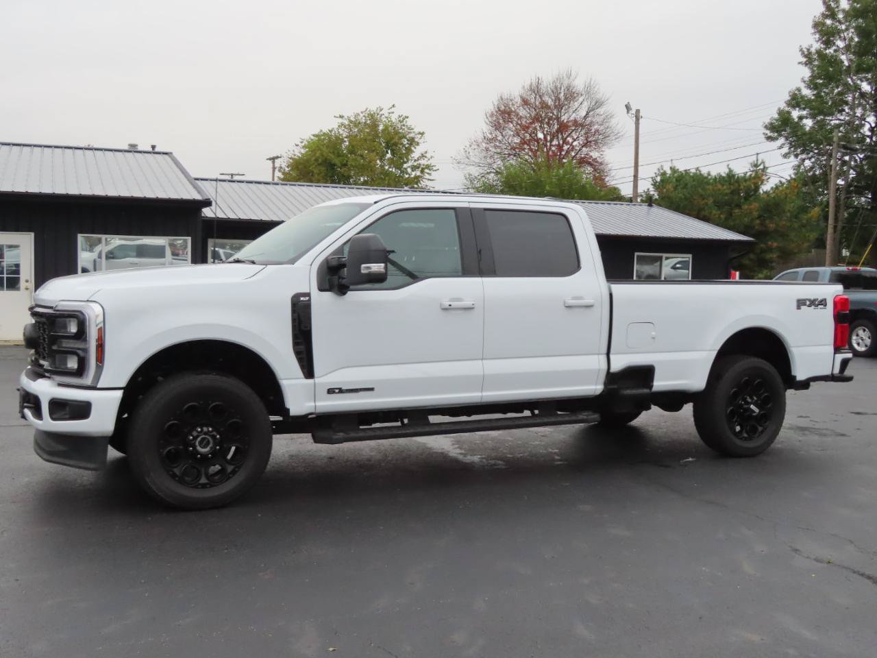 Used 2025 Ford F250 XLT w/ Black Appearance Package AWD/4WD image 2