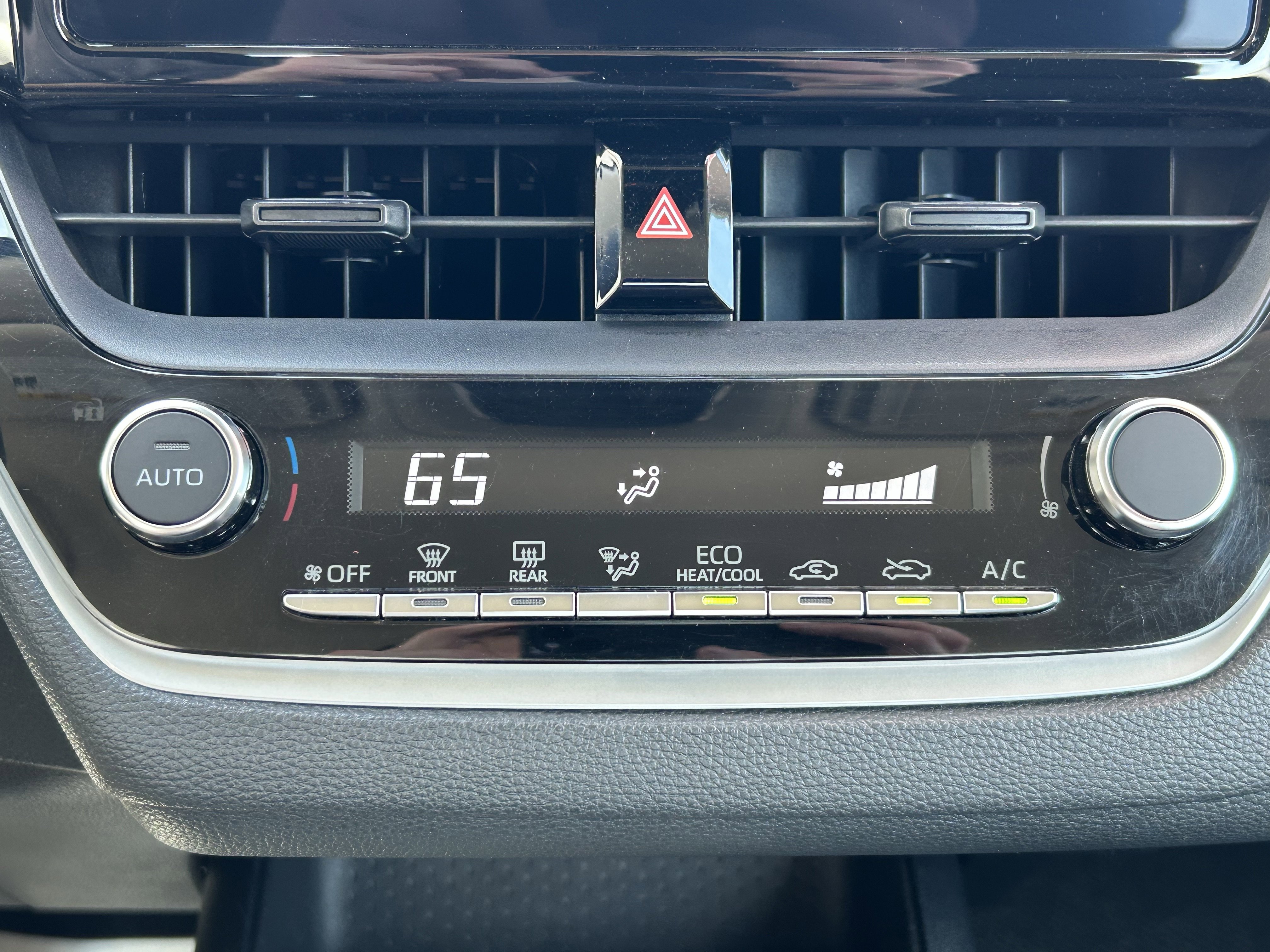 Used 2023 Toyota Corolla LE FWD image 27