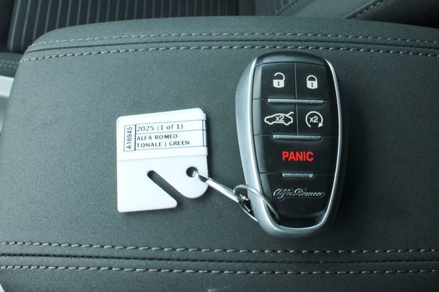 Used 2025 Alfa Romeo Tonale AWD/4WD image 29