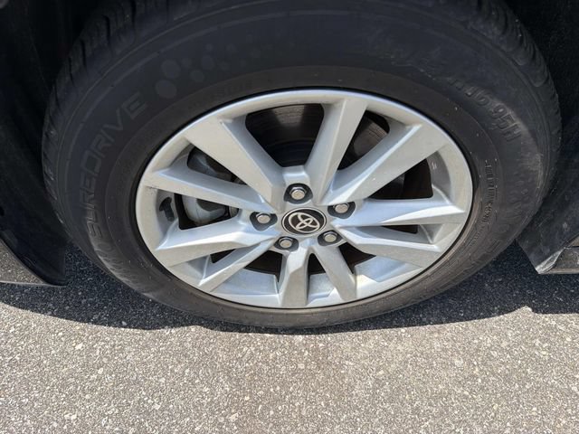 Used 2025 Toyota Camry LE FWD image 33