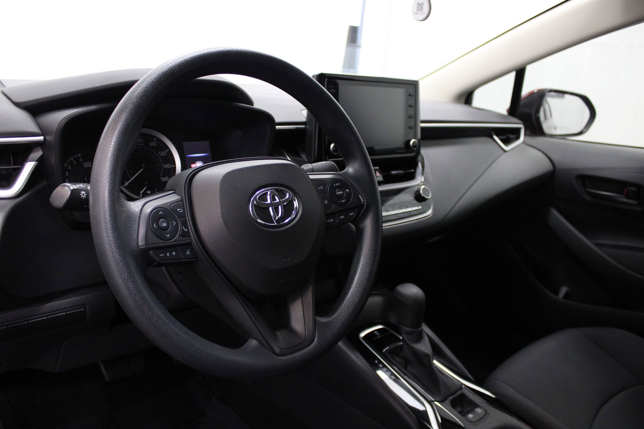 Used 2022 Toyota Corolla LE image 11