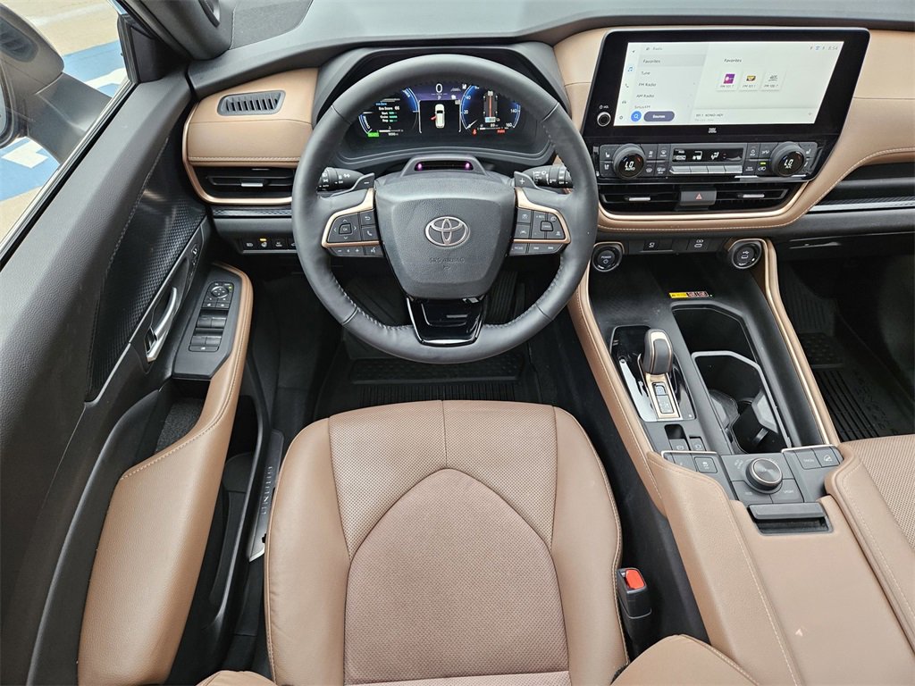 Used 2025 Toyota Grand Highlander AWD Hybrid image 16