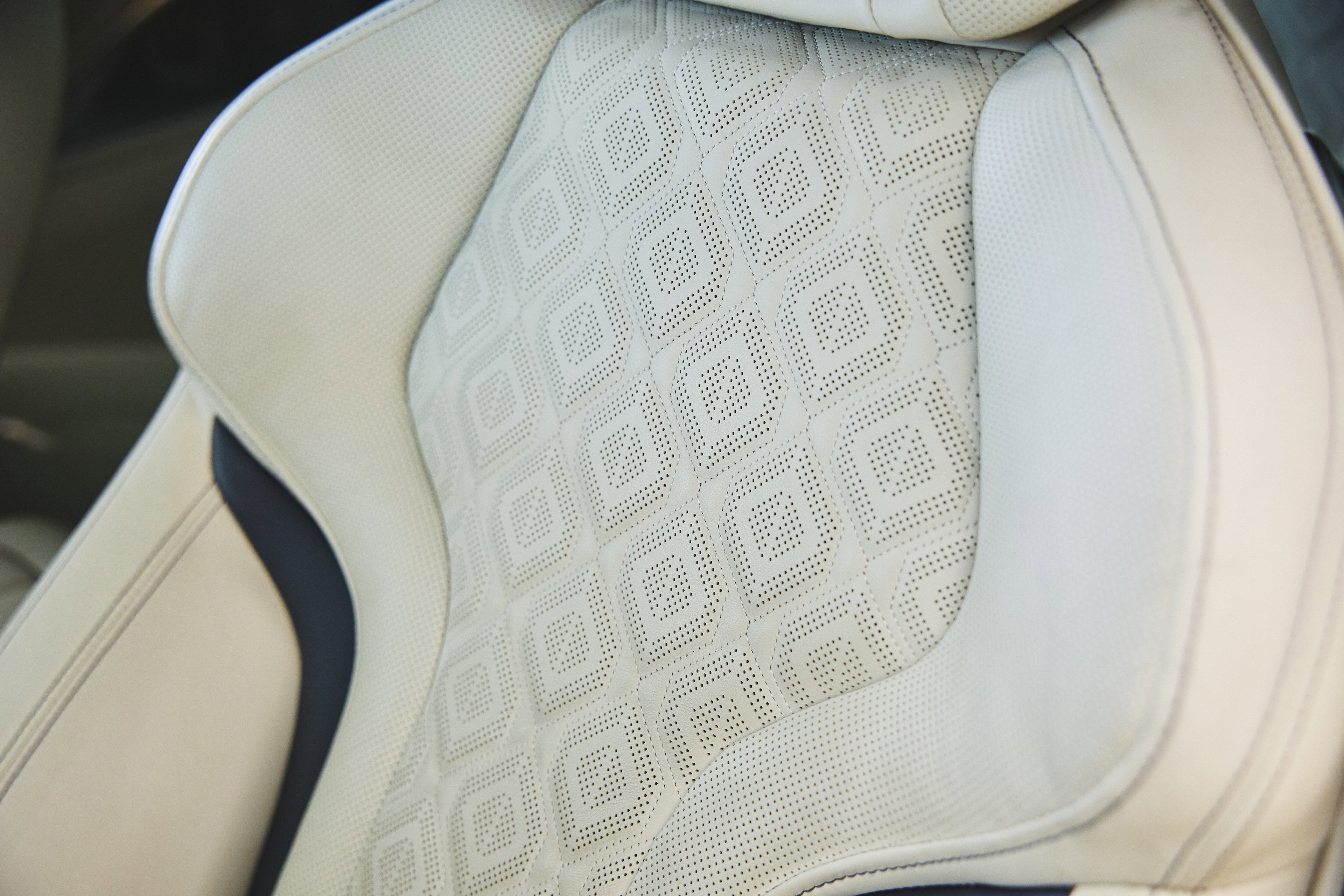 Used 2022 BMW M8 Competition w/ M Carbon Exterior Package image 27