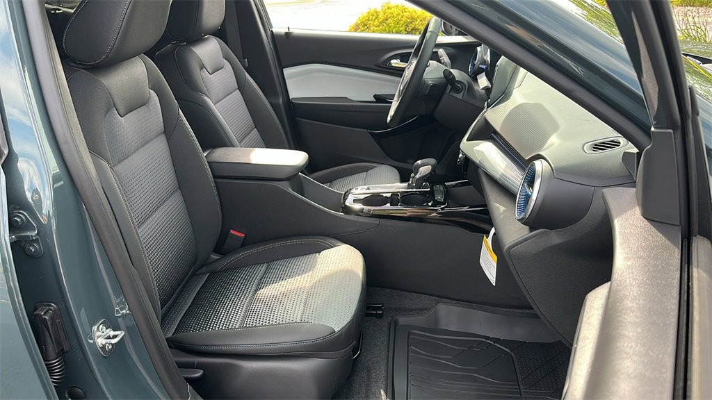 New 2025 Chevrolet Trax LT w/ LT Convenience Package image 29
