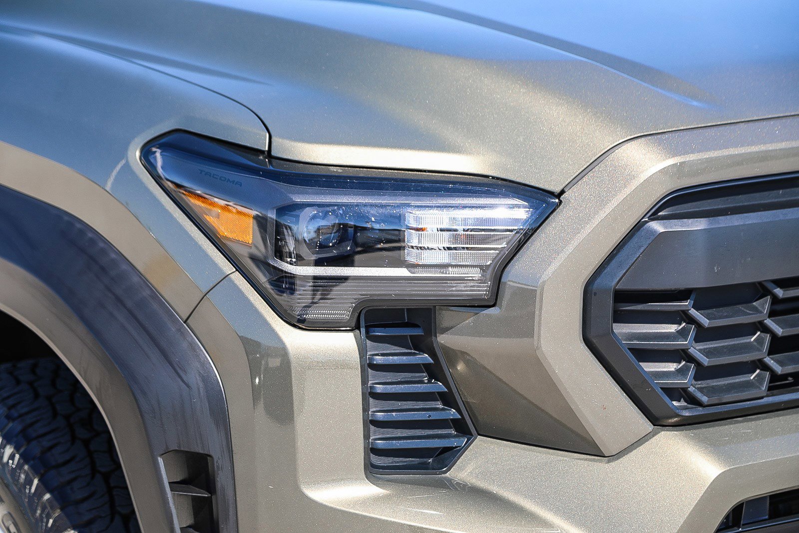 Used 2024 Toyota Tacoma TRD Off-Road w/ TRD Off Road Upgrade Package image 8