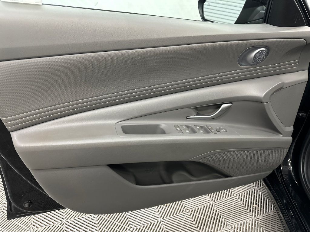 Used 2025 Hyundai Elantra SEL FWD image 10