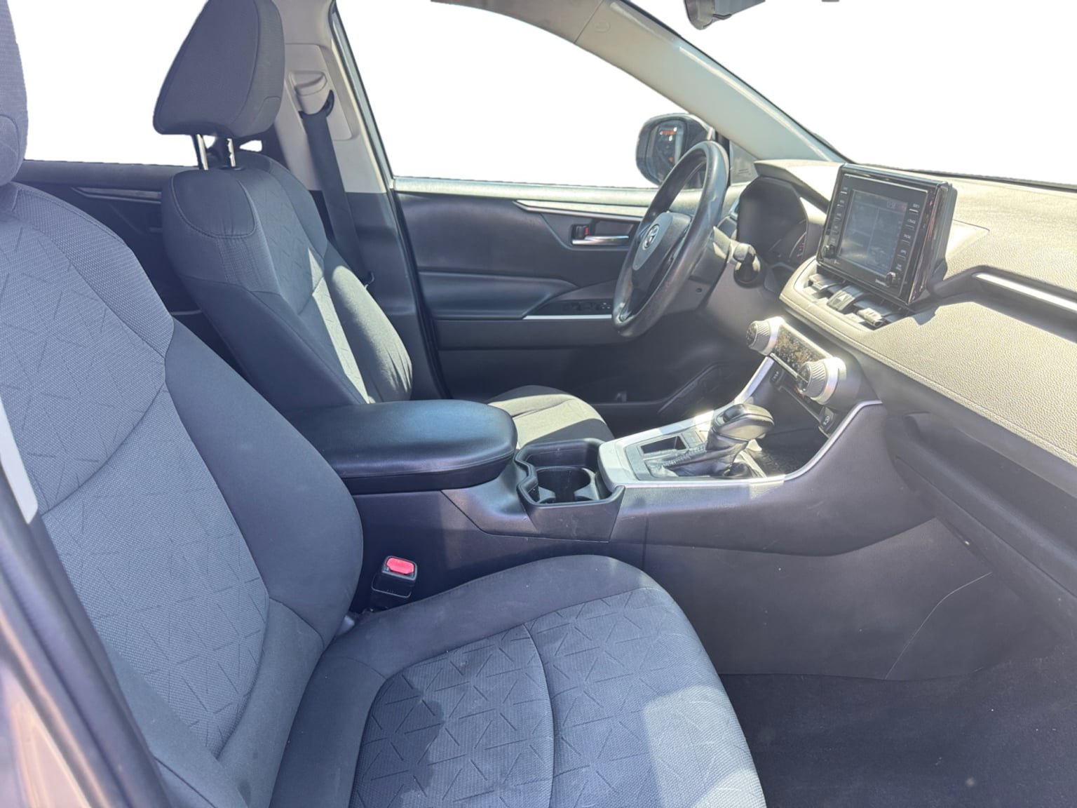 Used 2021 Toyota RAV4 XLE FWD image 18