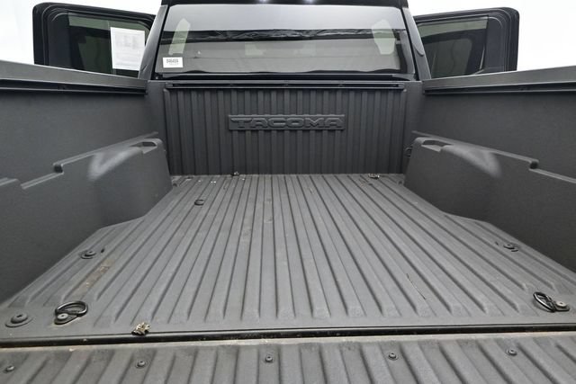 Used 2024 Toyota Tacoma SR5 AWD/4WD image 12