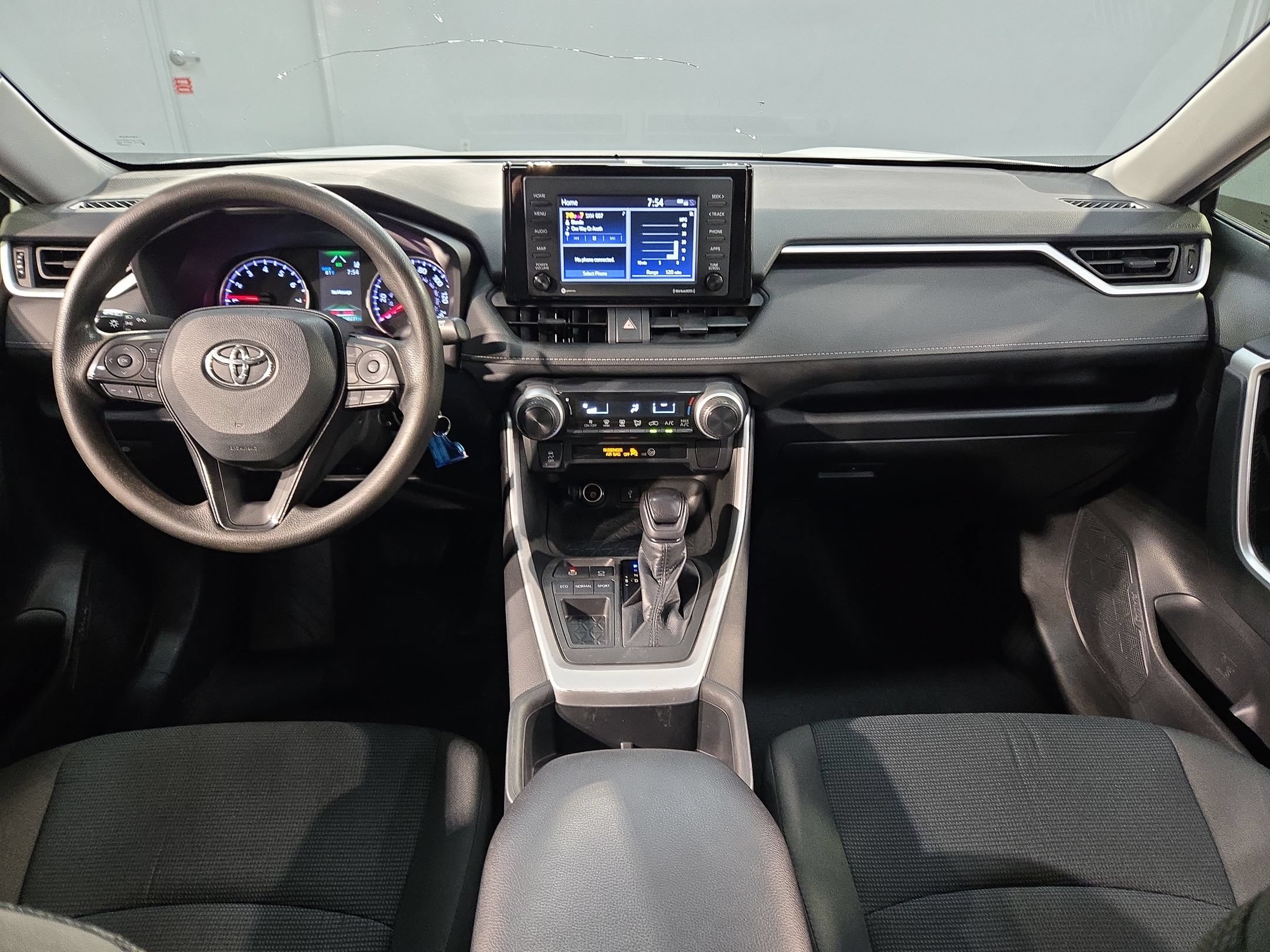 Used 2022 Toyota RAV4 LE FWD image 10
