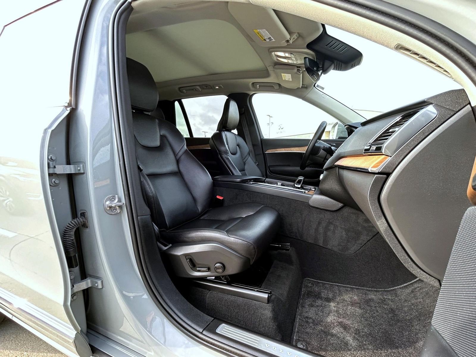 Used 2024 Volvo XC90 B6 Plus image 15