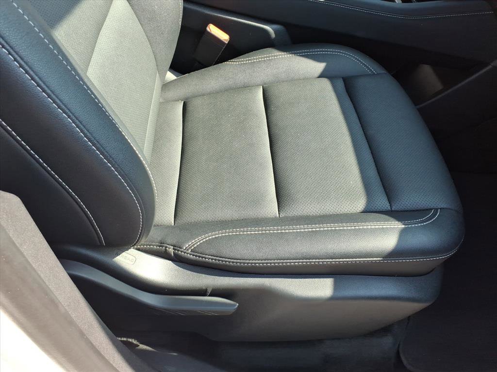 Used 2025 Chevrolet Traverse LT FWD image 15
