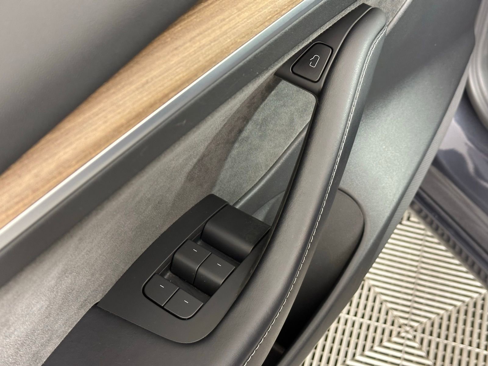 Used 2023 Tesla Model 3 Standard Range image 37