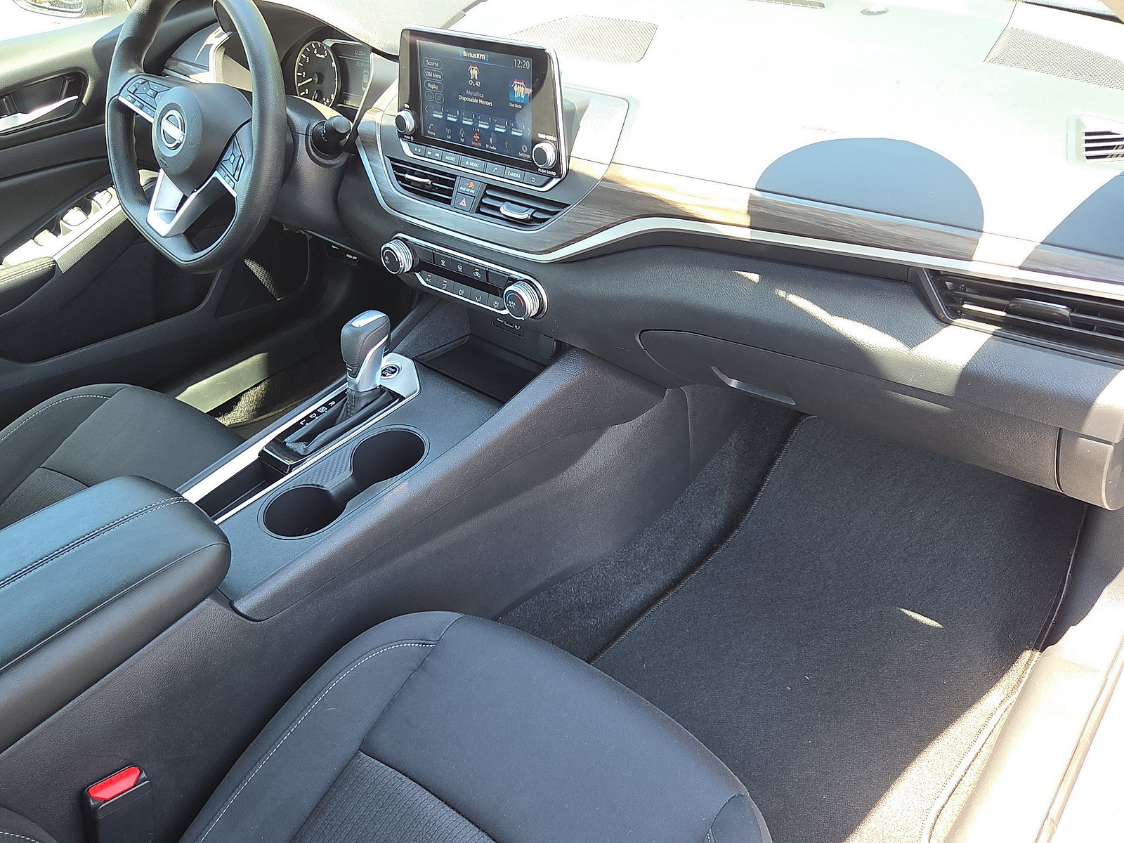 Used 2025 Nissan Altima 2.5 SV FWD image 18