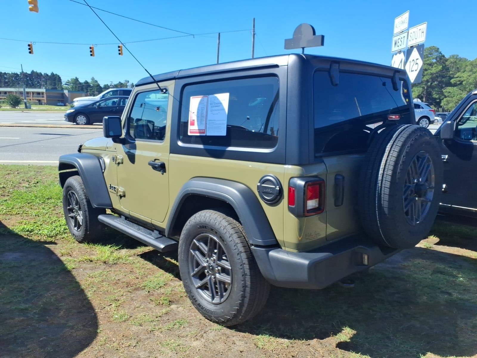 Used 2025 Jeep Wrangler Sport AWD/4WD image 4
