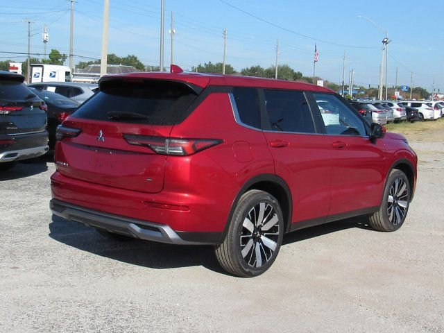 New 2025 Mitsubishi Outlander SE image 3