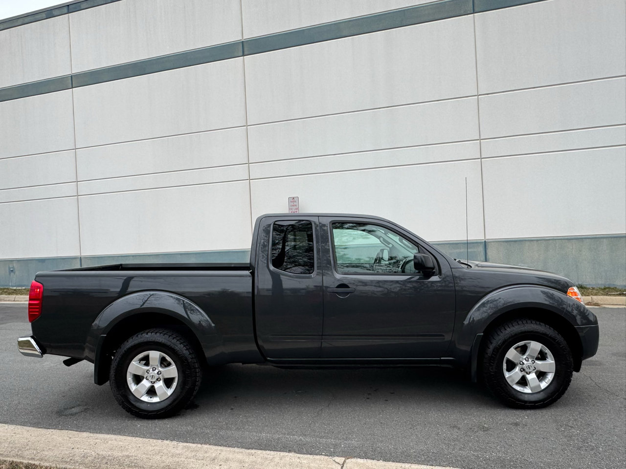 Used 2012 Nissan Frontier SV image 10