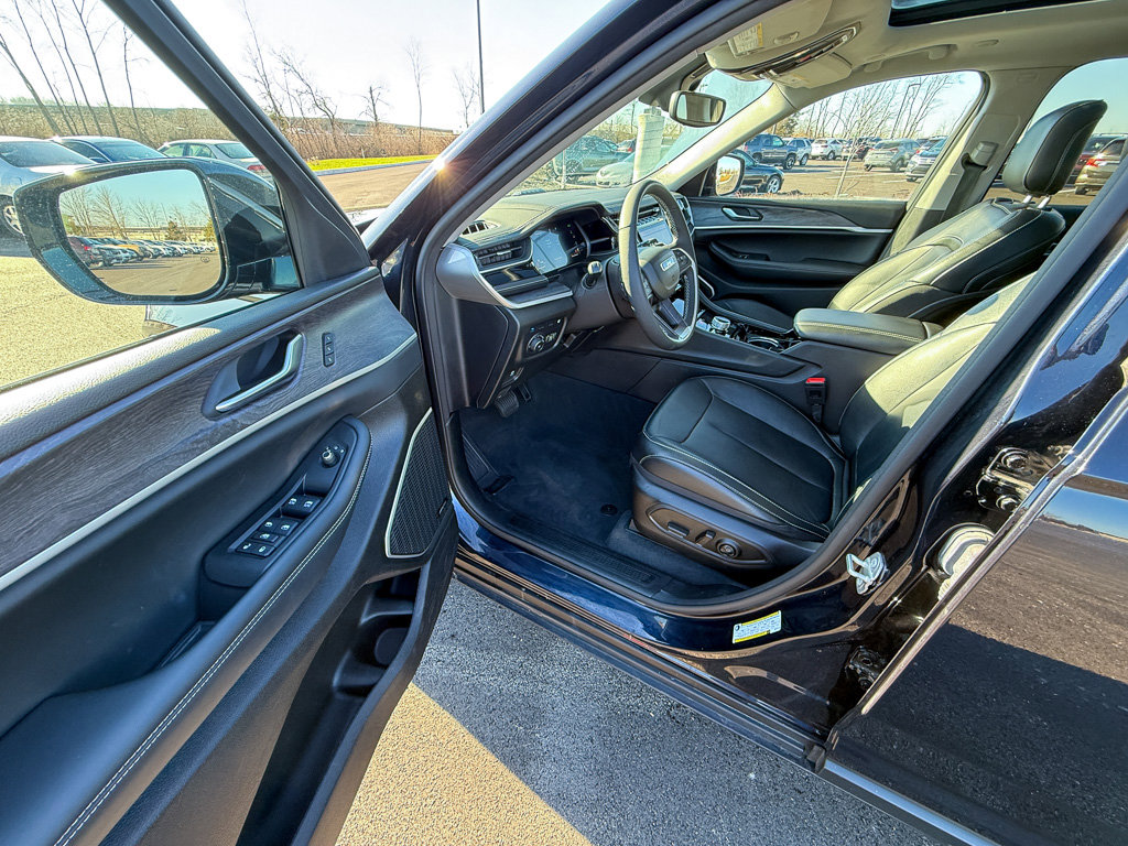 Used 2022 Jeep Grand Cherokee Limited 4xe image 10