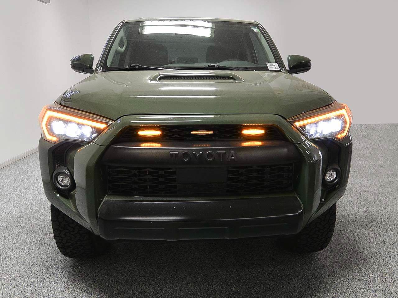 Used 2022 Toyota 4Runner TRD Off-Road Premium w/ Moonroof Package AWD/4WD image 2