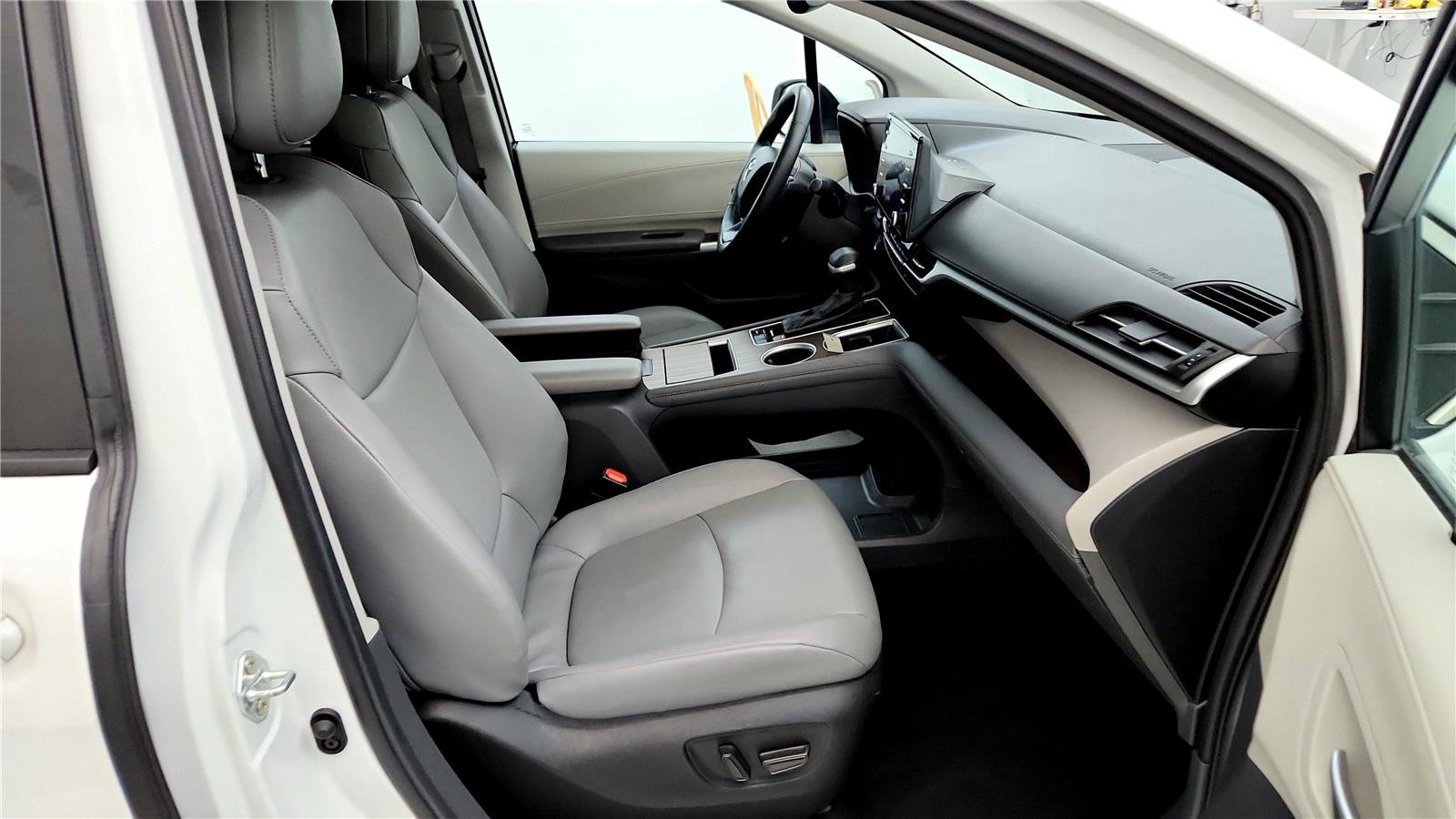 Certified 2024 Toyota Sienna XLE image 28