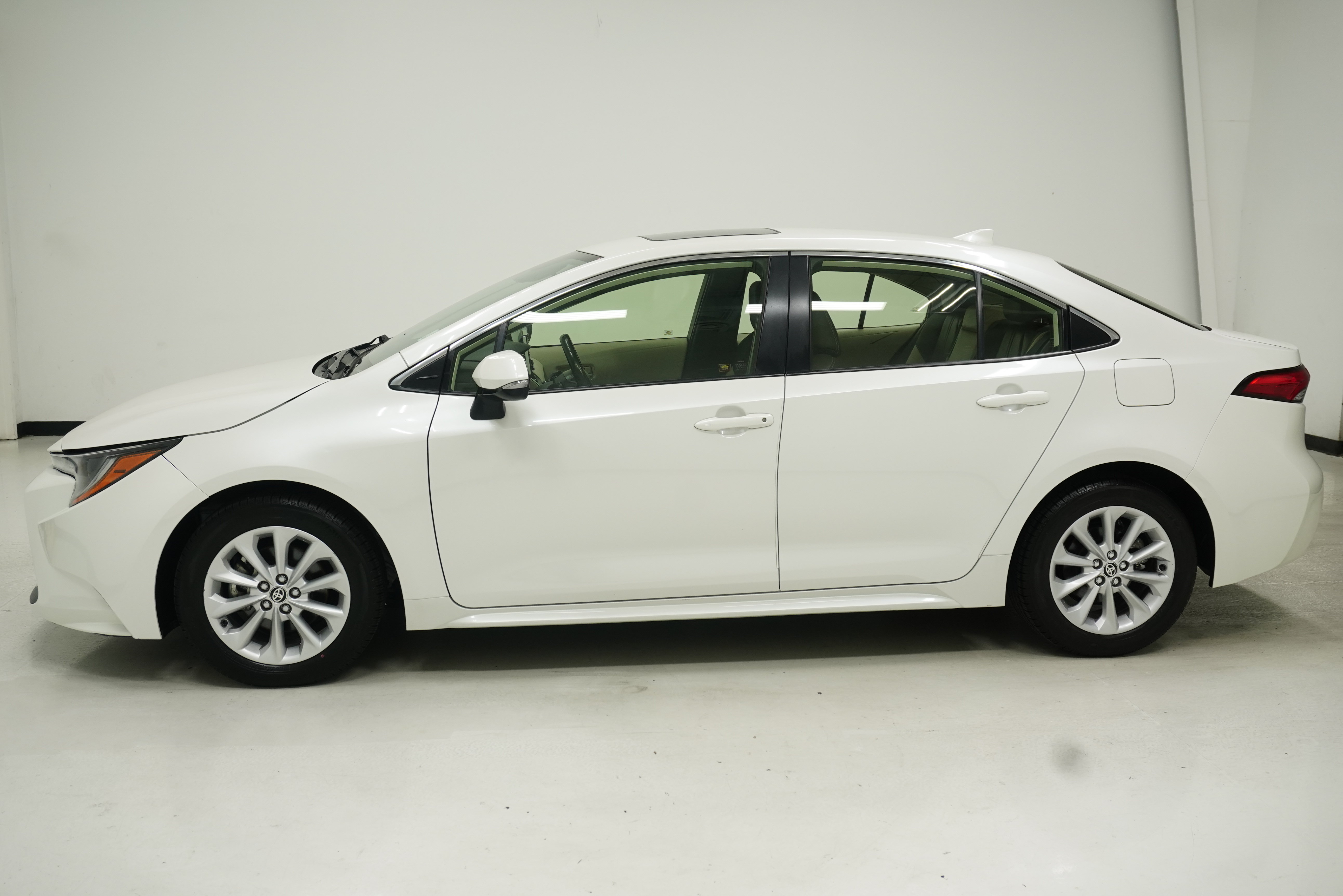 Used 2020 Toyota Corolla XLE FWD image 7